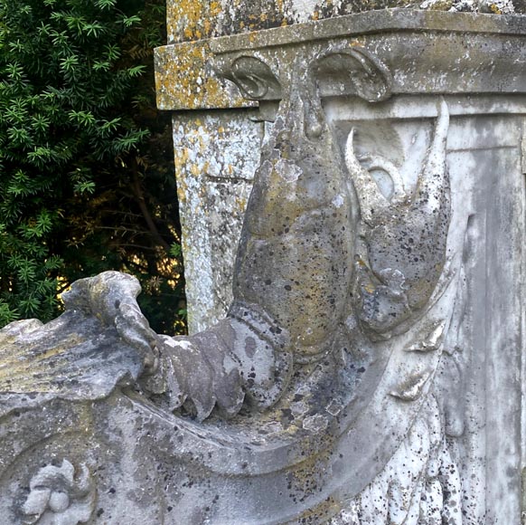 Margelle de fontaine en marbre sculpté au bestiaire aquatique, époque XIXe siècle Margelle de fontaine en marbre sculpté au bestiaire aquatique, époque XIXe siècle-5