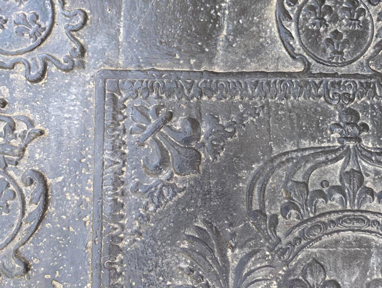 Plaque de cheminée aux armes de France du XVIIIe siècle Plaque de cheminée aux armes de France du XVIIIe siècle-4