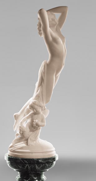 Une heure de la nuit, sculpture en marbre signée J. Pollet avec sa colonne Une heure de la nuit, sculpture en marbre signée J. Pollet avec sa colonne-0