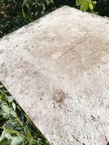 Table haute en pierre, XIXe siècle Table haute en pierre, XIXe siècle-7