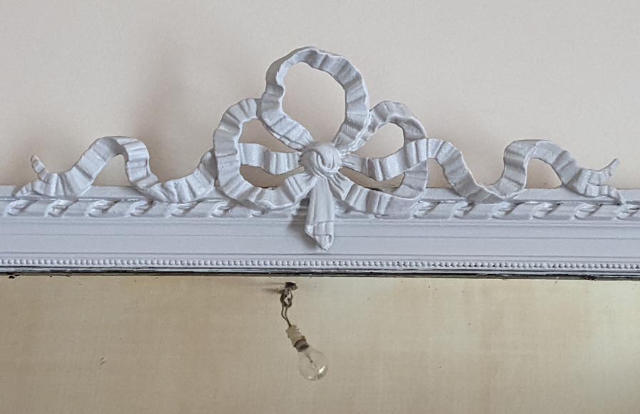 Petit trumeau de style Louis XVI au décor de ruban ajouré Petit trumeau de style Louis XVI au décor de ruban ajouré-1