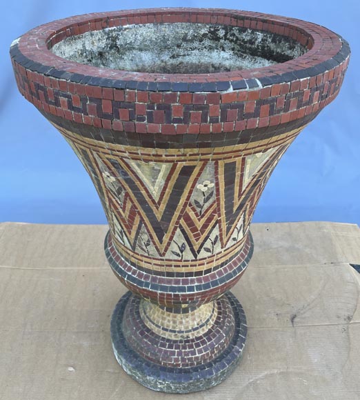 Quatre vases de jardin en mosaïque Quatre vases de jardin en mosaïque-3