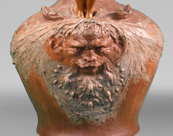Auguste LEDRU (sculpteur) et Émile COLIN (éditeur), Grand vase en grès émaillé aux mascarons et figures féminines en bronze doré, vers 1902 Auguste LEDRU (sculpteur) et Émile COLIN (éditeur), Grand vase en grès émaillé aux mascarons et figures féminines en bronze doré, vers 1902-6