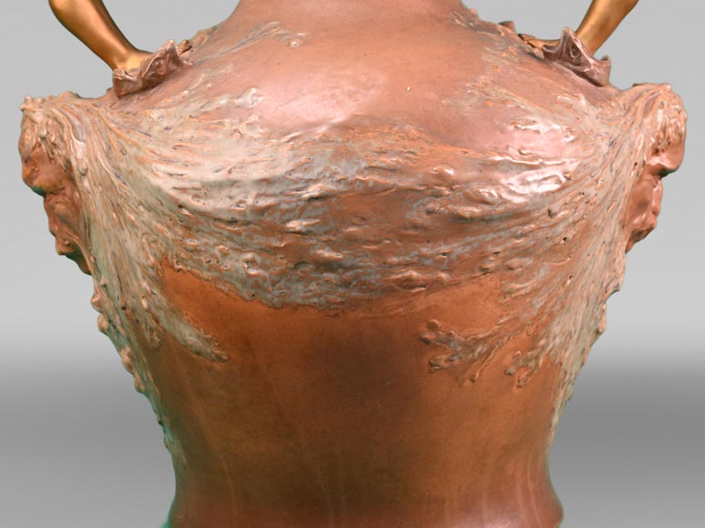 Auguste LEDRU (sculpteur) et Émile COLIN (éditeur), Grand vase en grès émaillé aux mascarons et figures féminines en bronze doré, vers 1902 Auguste LEDRU (sculpteur) et Émile COLIN (éditeur), Grand vase en grès émaillé aux mascarons et figures féminines en bronze doré, vers 1902-8