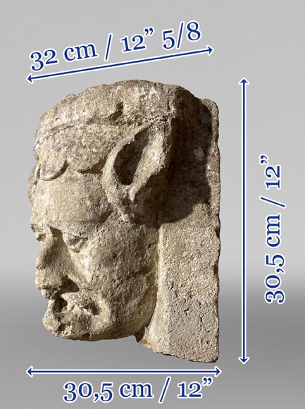 Chapiteau médiéval orné d’une tête de démon, XIIe siècle Chapiteau médiéval orné d’une tête de démon, XIIe siècle-10