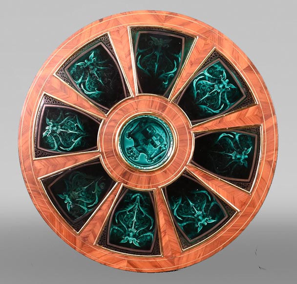 Un guéridon au décor d’émail rarissime de la faïencerie de Rubelles Un guéridon au décor d’émail rarissime de la faïencerie de Rubelles-1