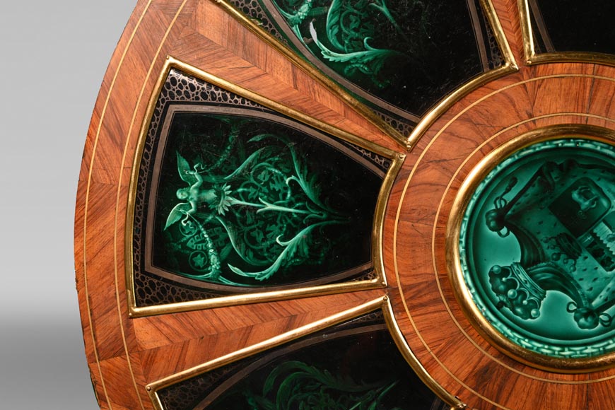 Un guéridon au décor d’émail rarissime de la faïencerie de Rubelles Un guéridon au décor d’émail rarissime de la faïencerie de Rubelles-5