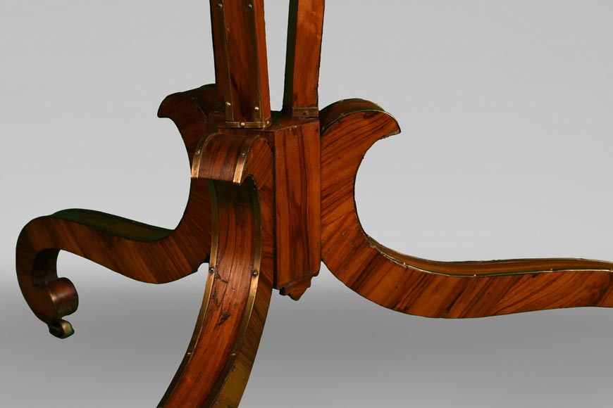 Un guéridon au décor d’émail rarissime de la faïencerie de Rubelles Un guéridon au décor d’émail rarissime de la faïencerie de Rubelles-9