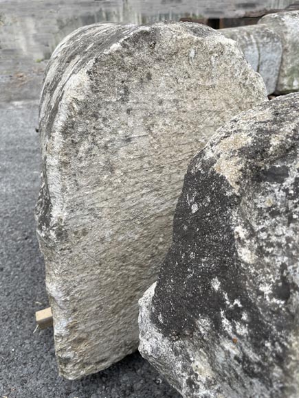 Bassin en pierre du XVIIIe siècle Bassin en pierre du XVIIIe siècle-7