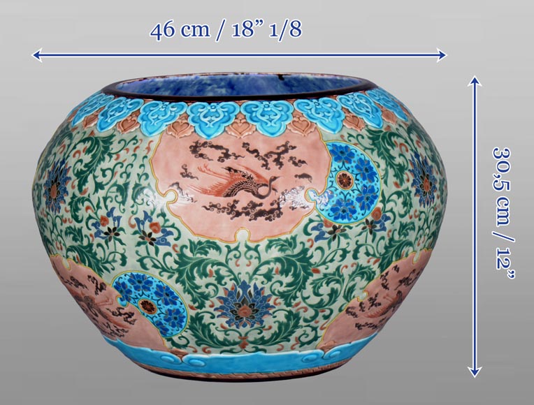 JULES VIEILLARD & COMPAGNIE, grand cache-pot japonisant en faïence de Bordeaux et décor d’émail polychrome JULES VIEILLARD & COMPAGNIE, grand cache-pot japonisant en faïence de Bordeaux et décor d’émail polychrome-5