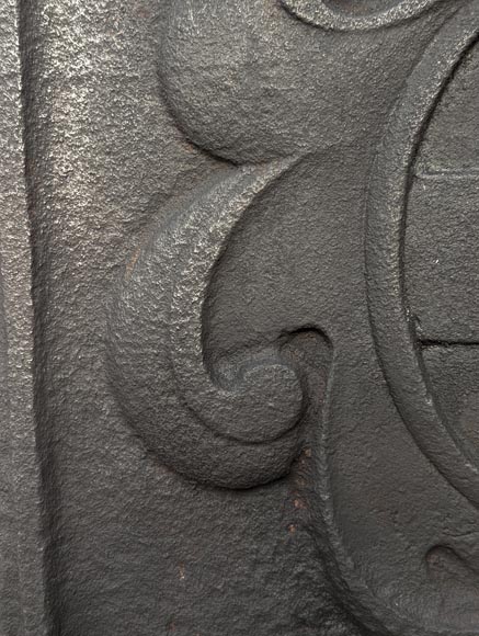 Plaque de cheminée du XVIIe siècle aux armoiries de Jérôme de La Chasseigne Plaque de cheminée du XVIIe siècle aux armoiries de Jérôme de La Chasseigne-4