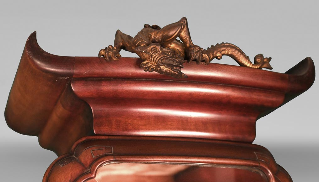 Vitrine japonisante de forme demi-lune, fin du XIXe siècle Vitrine japonisante de forme demi-lune, fin du XIXe siècle-2