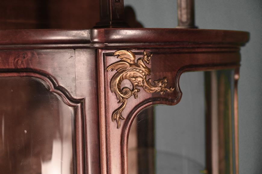 Vitrine japonisante de forme demi-lune, fin du XIXe siècle Vitrine japonisante de forme demi-lune, fin du XIXe siècle-4