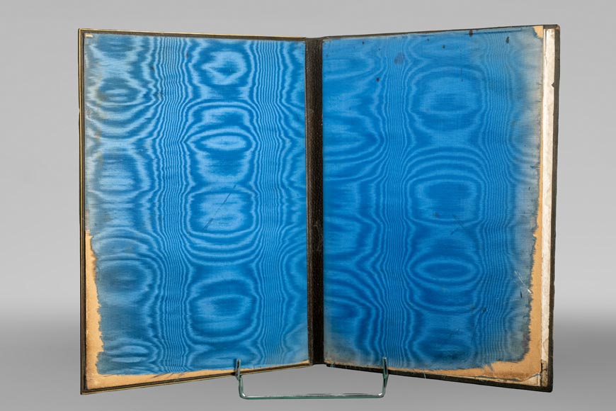 Un porte-document au précieux décor de porcelaine par  Julien-Nicolas RIVART Un porte-document au précieux décor de porcelaine par  Julien-Nicolas RIVART-6