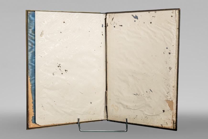 Un porte-document au précieux décor de porcelaine par  Julien-Nicolas RIVART Un porte-document au précieux décor de porcelaine par  Julien-Nicolas RIVART-7