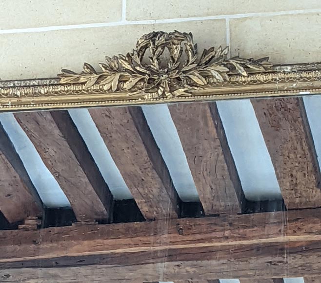 Grand trumeau de style Louis XVI à la couronne de laurier richement décorée, bronzine Grand trumeau de style Louis XVI à la couronne de laurier richement décorée, bronzine-1