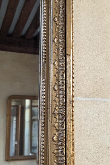 Grand trumeau de style Louis XVI à la couronne de laurier richement décorée, bronzine Grand trumeau de style Louis XVI à la couronne de laurier richement décorée, bronzine-2