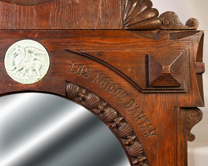 DECK Théodore, miroir monumental en chêne orné de médaillons en faïence verte DECK Théodore, miroir monumental en chêne orné de médaillons en faïence verte-4