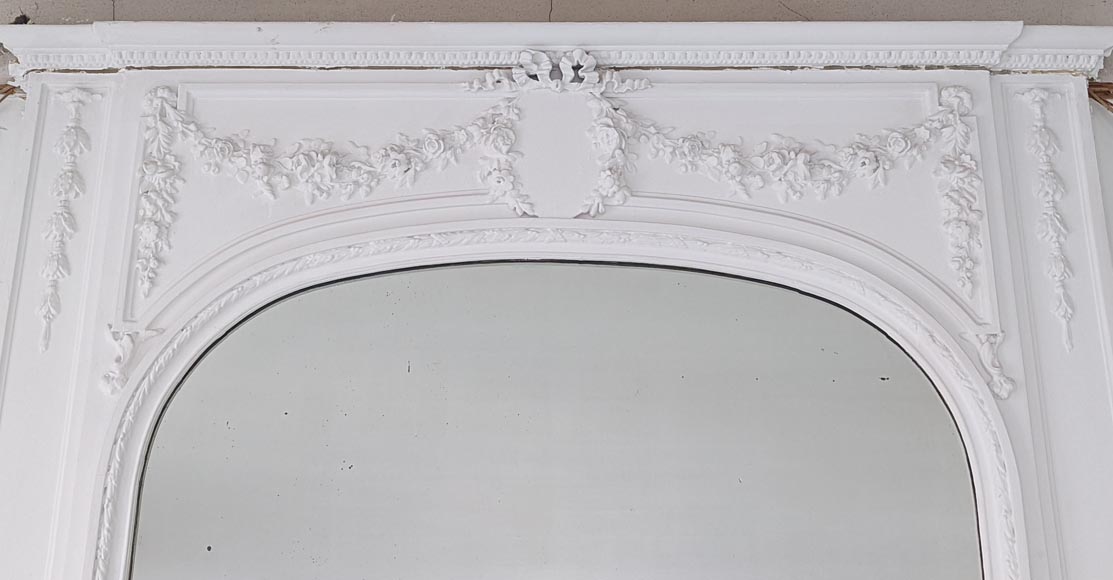 Trumeau de style Louis XVI arrondi orné d'une guirlande de fleurs Trumeau de style Louis XVI arrondi orné d'une guirlande de fleurs-1