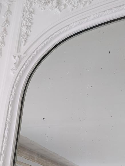 Trumeau de style Louis XVI arrondi orné d'une guirlande de fleurs Trumeau de style Louis XVI arrondi orné d'une guirlande de fleurs-4