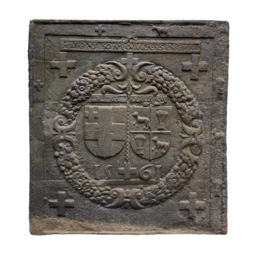 Plaque de cheminée de 1561 aux armes d’alliance de Jacques de Tige et de Blanche de Villelongue