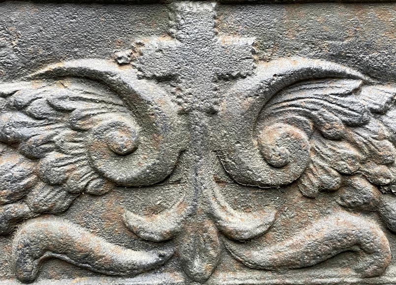 Plaque de cheminée de 1561 aux armes d’alliance de Jacques de Tige et de Blanche de Villelongue Plaque de cheminée de 1561 aux armes d’alliance de Jacques de Tige et de Blanche de Villelongue-4