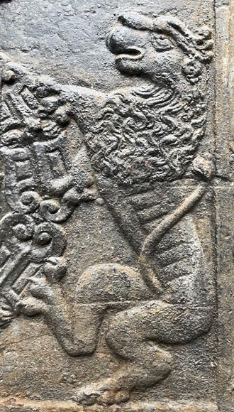 Plaque de cheminée aux armes de Phillipe II d'Espagne datée de 1608 Plaque de cheminée aux armes de Phillipe II d'Espagne datée de 1608-3