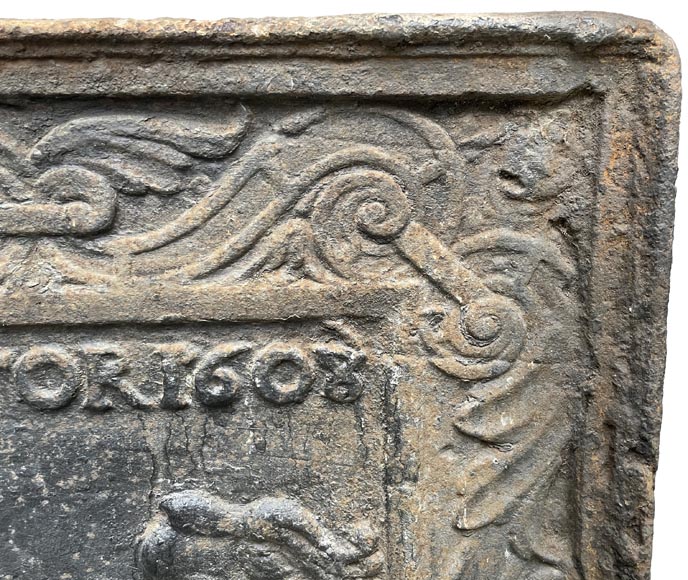 Plaque de cheminée aux armes de Phillipe II d'Espagne datée de 1608 Plaque de cheminée aux armes de Phillipe II d'Espagne datée de 1608-5