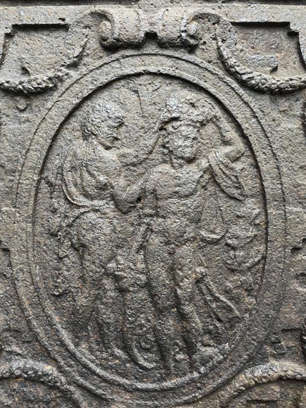 Plaque de cheminée Renaissance du XVIe siècle à décor de scène d’agriculture Plaque de cheminée Renaissance du XVIe siècle à décor de scène d’agriculture-1