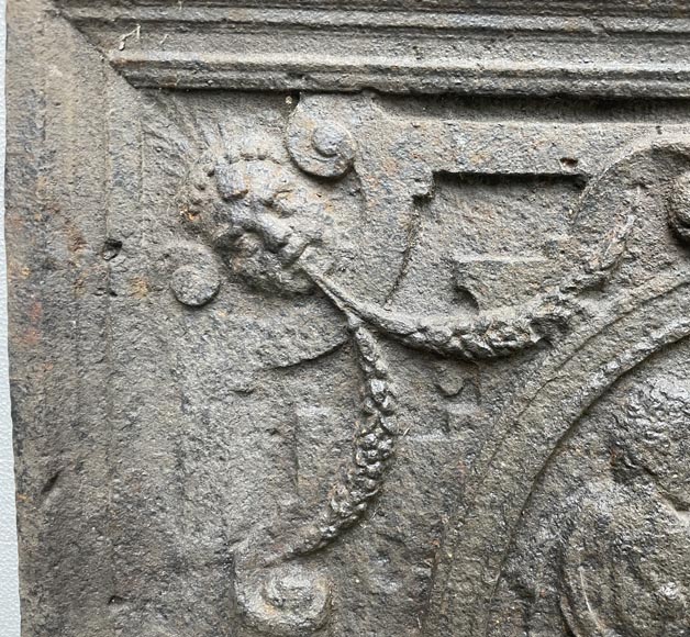 Plaque de cheminée Renaissance du XVIe siècle à décor de scène d’agriculture Plaque de cheminée Renaissance du XVIe siècle à décor de scène d’agriculture-3