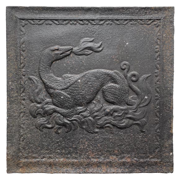 Plaque de cheminée du XVIIe siècle, décorée d’une salamandre, emblème de François Ier Plaque de cheminée du XVIIe siècle, décorée d’une salamandre, emblème de François Ier-0
