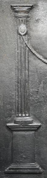 Plaque de cheminée du XVIIIe siècle ornée d’une guirlande de fleurs Plaque de cheminée du XVIIIe siècle ornée d’une guirlande de fleurs-2