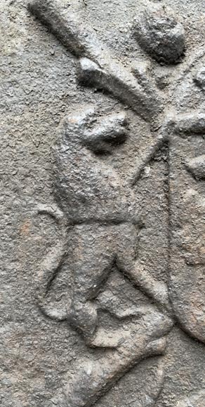 Plaque de cheminée du XVIe siècle aux armes de Charles-Quint Plaque de cheminée du XVIe siècle aux armes de Charles-Quint-3