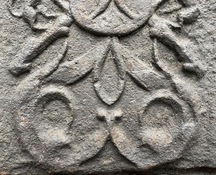 Plaque de cheminée du XVIe siècle aux armes de Charles-Quint Plaque de cheminée du XVIe siècle aux armes de Charles-Quint-6