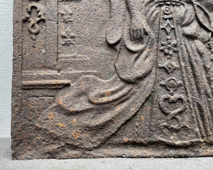 Plaque de cheminée du XVIIIe siècle de style Louis XV représentant la reine de France Marie Leczinska Plaque de cheminée du XVIIIe siècle de style Louis XV représentant la reine de France Marie Leczinska-6