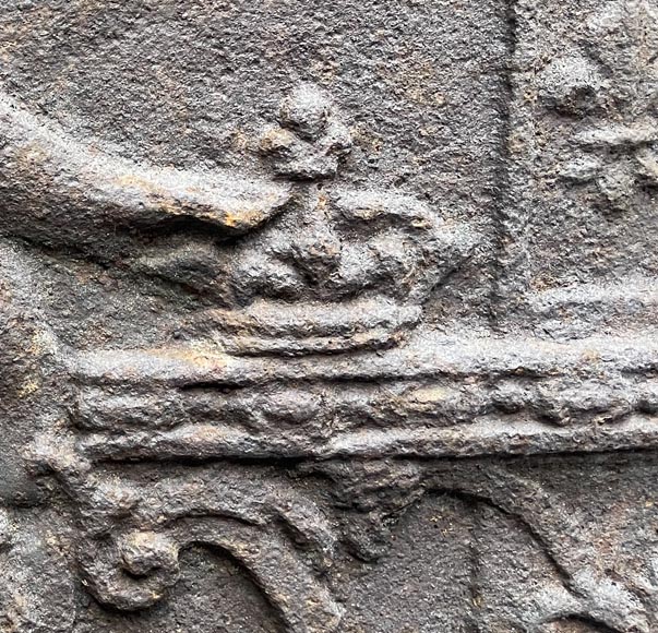 Plaque de cheminée du XVIIIe siècle de style Louis XV représentant la reine de France Marie Leczinska Plaque de cheminée du XVIIIe siècle de style Louis XV représentant la reine de France Marie Leczinska-7