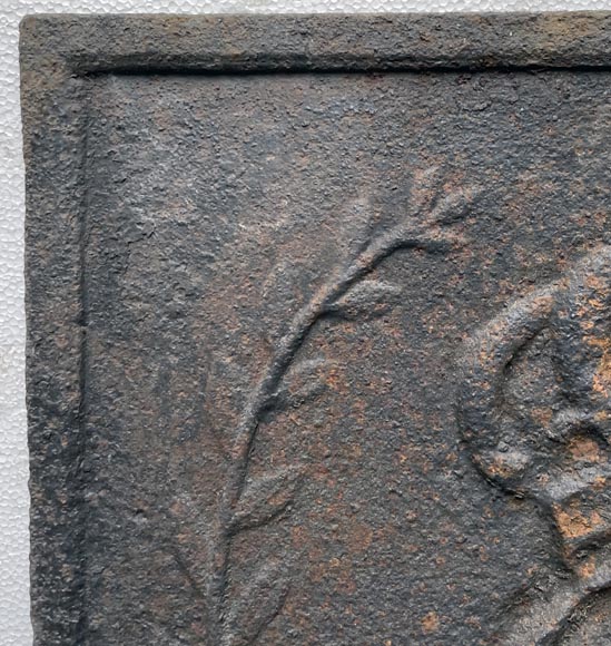 Plaque de cheminée du XVIIIe siècle représentant les armes de France Plaque de cheminée du XVIIIe siècle représentant les armes de France-4