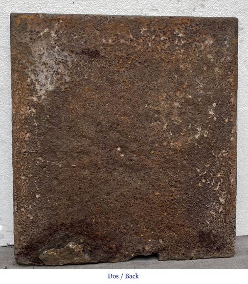 Plaque de cheminée du XVIIIe siècle ornée d’un panier de fleurs Plaque de cheminée du XVIIIe siècle ornée d’un panier de fleurs-5