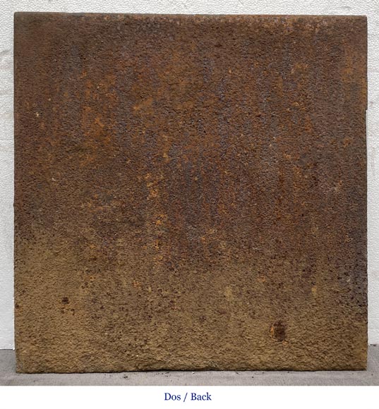 Plaque de cheminée du XVIIIe siècle présentant une triple figuration des armes de France Plaque de cheminée du XVIIIe siècle présentant une triple figuration des armes de France-8