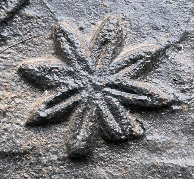 Plaque de cheminée, vers 1600, aux armes d’Angélique d’Estrées Plaque de cheminée, vers 1600, aux armes d’Angélique d’Estrées-3