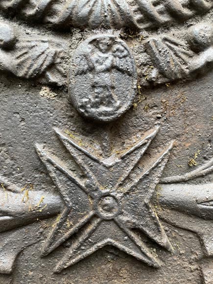 Plaque de cheminée du XVIIe siècle aux armes de France et de Navarre Plaque de cheminée du XVIIe siècle aux armes de France et de Navarre-5