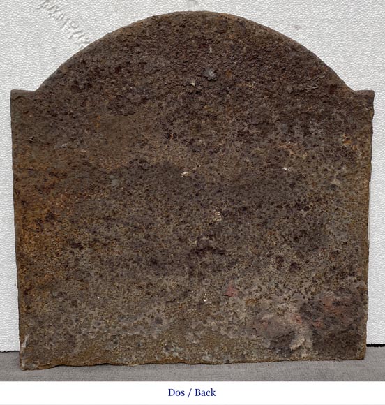 Plaque de cheminée de style Louis XV du XVIIIe siècle au monogramme Plaque de cheminée de style Louis XV du XVIIIe siècle au monogramme-3