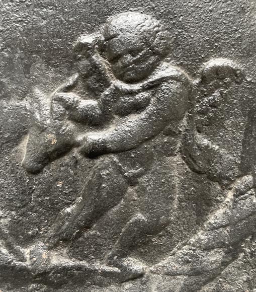 Plaque de cheminée du XVIIIe siècle figurant un amour jouant avec une chèvre Plaque de cheminée du XVIIIe siècle figurant un amour jouant avec une chèvre-3