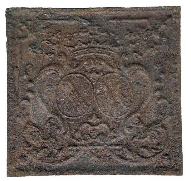 Plaque de cheminée du XVIIIe siècles aux deux écus Plaque de cheminée du XVIIIe siècles aux deux écus-0