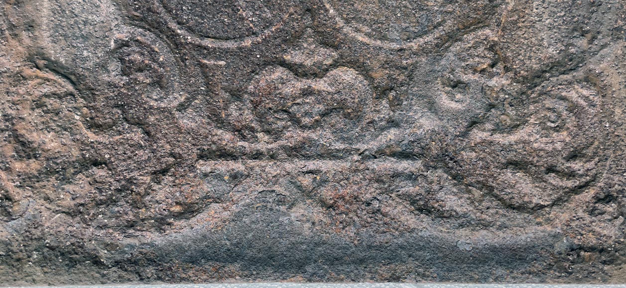 Plaque de cheminée du XVIIIe siècles aux deux écus Plaque de cheminée du XVIIIe siècles aux deux écus-3