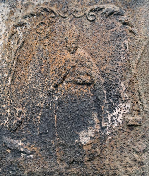 Plaque de cheminée du XIXe siècle représentant Saint Éloi Plaque de cheminée du XIXe siècle représentant Saint Éloi-1