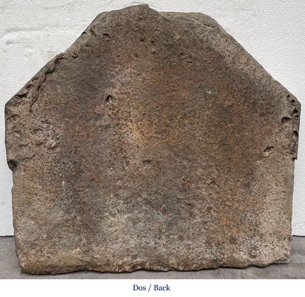 Plaque de cheminée du XVIe siècle figurant un évêque ou un saint Plaque de cheminée du XVIe siècle figurant un évêque ou un saint-4