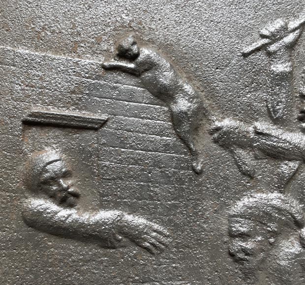Plaque de cheminée du XIXe siècle représentant une scène de poursuite d’un chat probablement tirée d’un conte Plaque de cheminée du XIXe siècle représentant une scène de poursuite d’un chat probablement tirée d’un conte-2