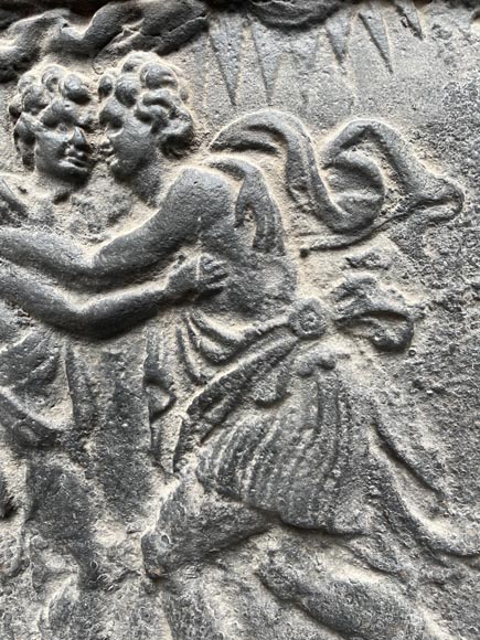 Plaque de cheminée du XVIIIe siècle figurant une scène de conciliation Plaque de cheminée du XVIIIe siècle figurant une scène de conciliation-4