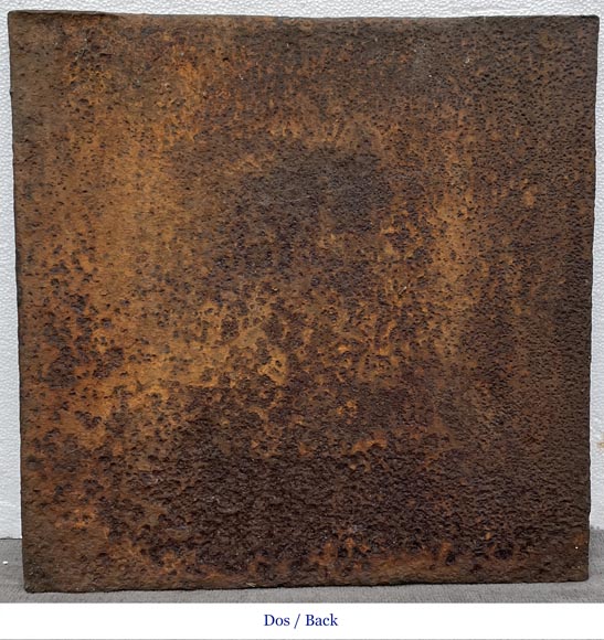 Plaque de cheminée du XIXe siècle représentant une scène de combat mythologique Plaque de cheminée du XIXe siècle représentant une scène de combat mythologique-5